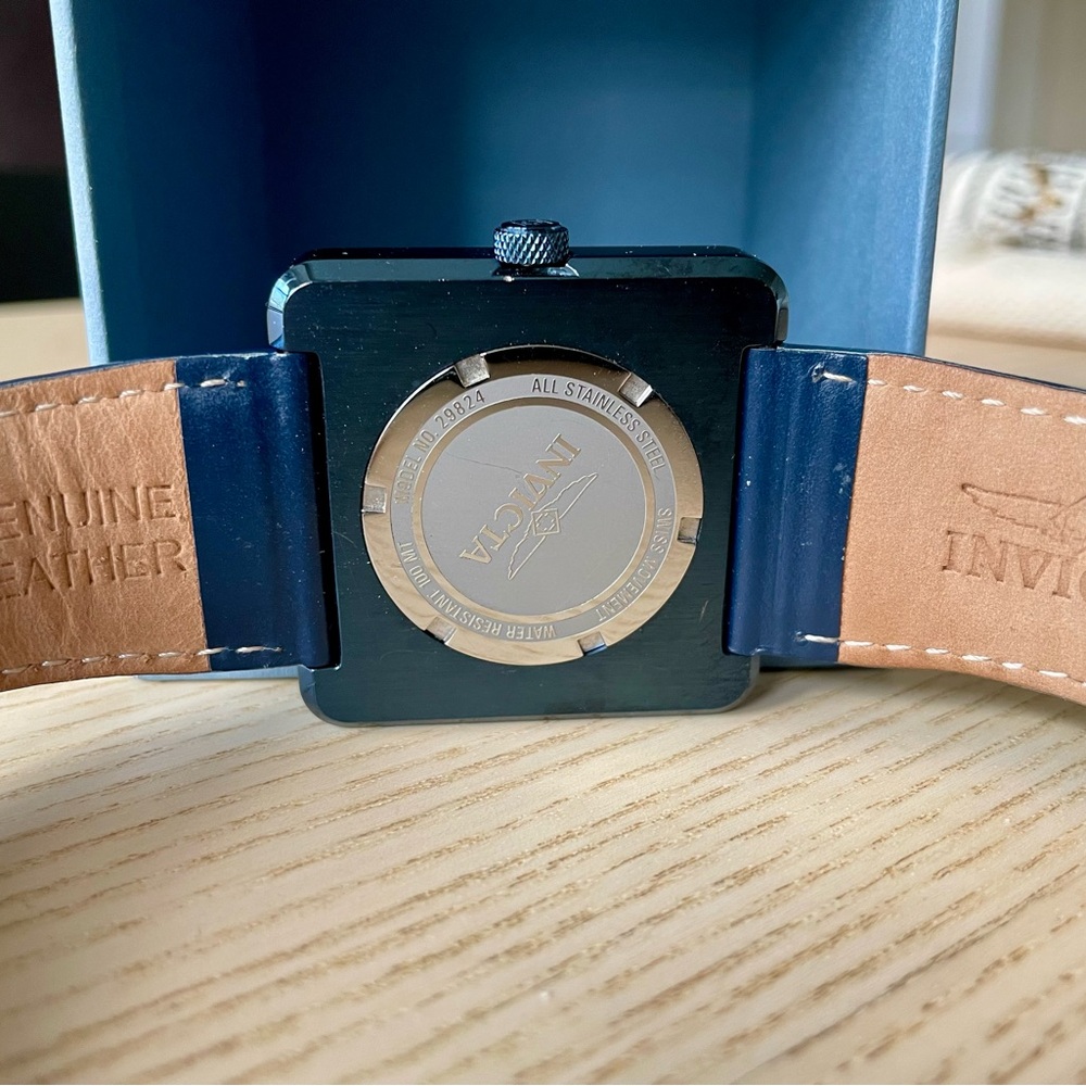 Unique Invicta Square Watch, Model 29824 - Picture 3 of 8